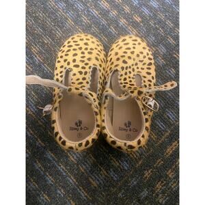 EUC Riley & CO. minimalist moccasins girls cheetah sz: 8